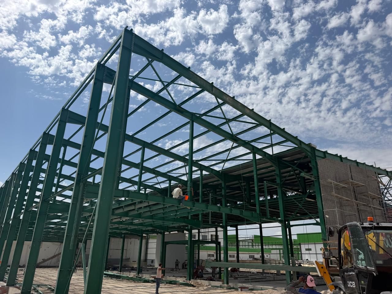 POLYENCO - Ossature métallique sur deux niveaux en cours de montage