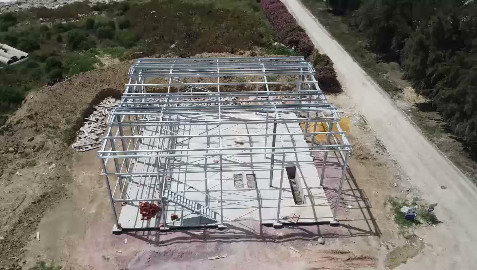 POLYENCO - Vue aérienne d'une ossature métallique galvanisée montée sur sa dalle